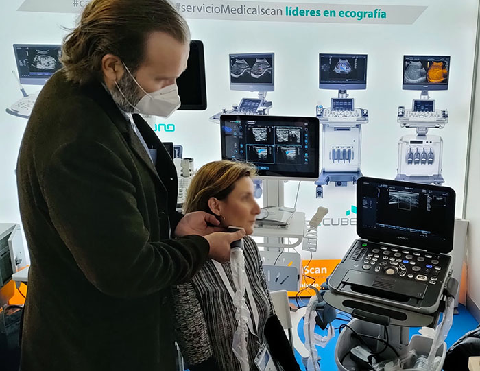 Dos profesionales probado el E-CUBE i7 en el congreso SEME de Málaga